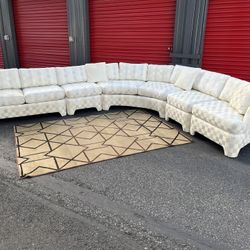 Sectional Curved Couch!! Delivery Available 🚚!! Dimensions: 153” Length ( width across at widest point ) x 30” Height with back cushions on( 24.5” wi