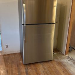 GE refrigerator Less Than 1 Year Old