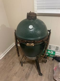 Big green egg grill master
