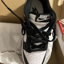 Nike 2 Pair Sixe 6 And 6 1/2