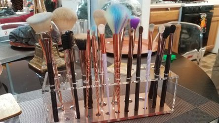 Makeup brush holder(brushes not included?