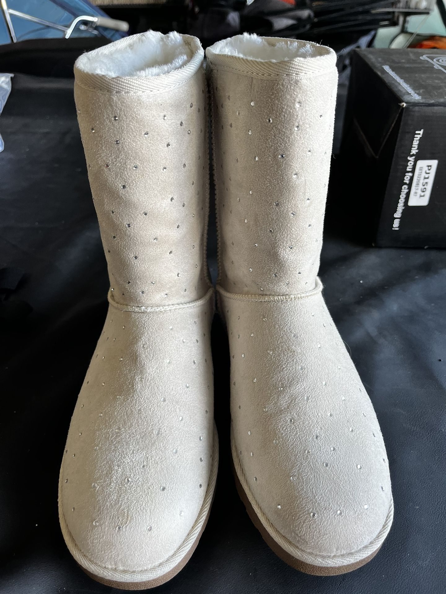 Stylish Women’s Sparkle Winter Boots Size 8