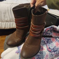 Womens Boots Size 7