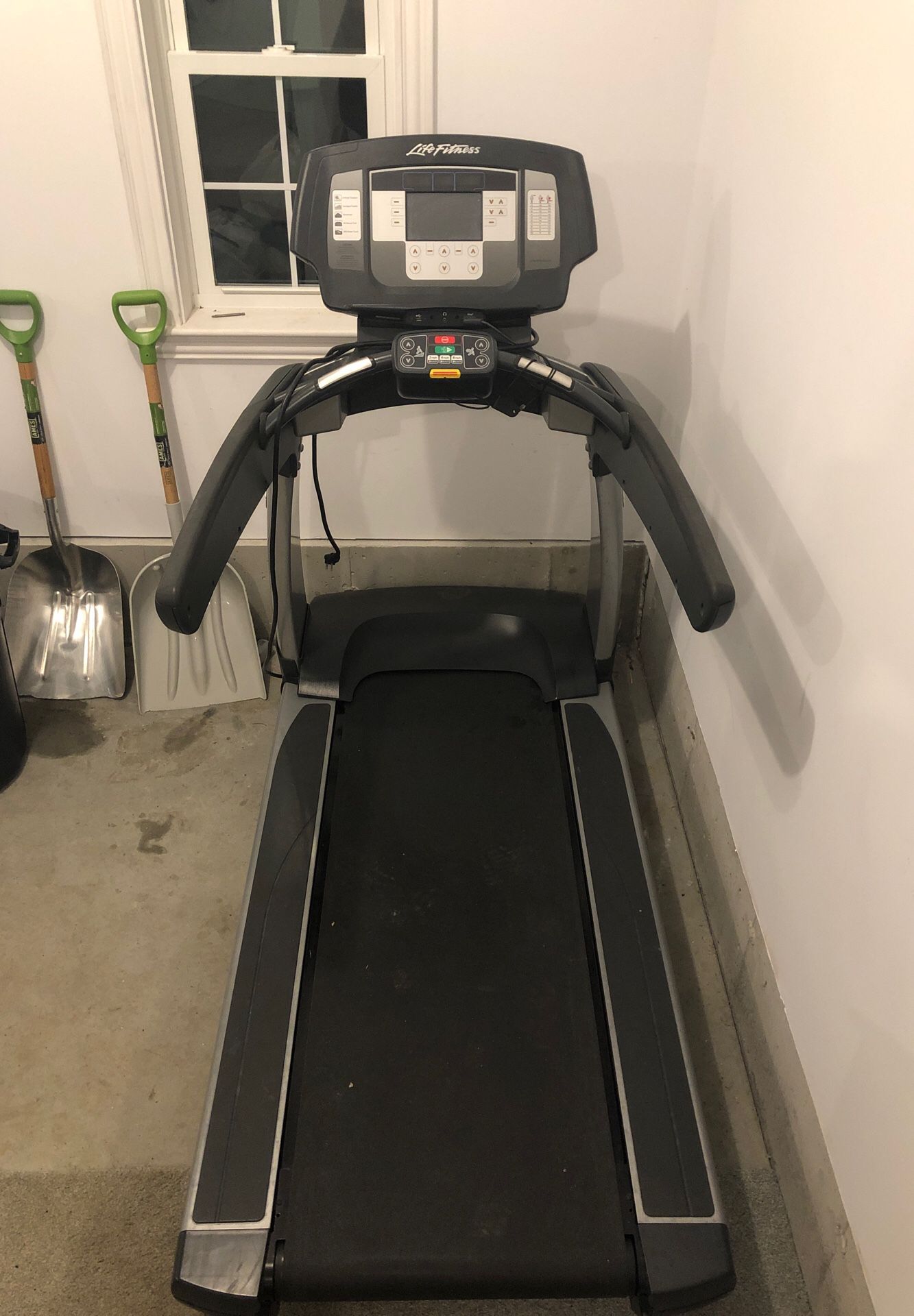 Life fitness 95t commercial treadmill
