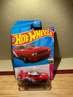 Hot Wheels / Dodge Challenger Drift Car / Red