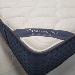 King Size Mattress ! Dream Cloud Bed Brand New !