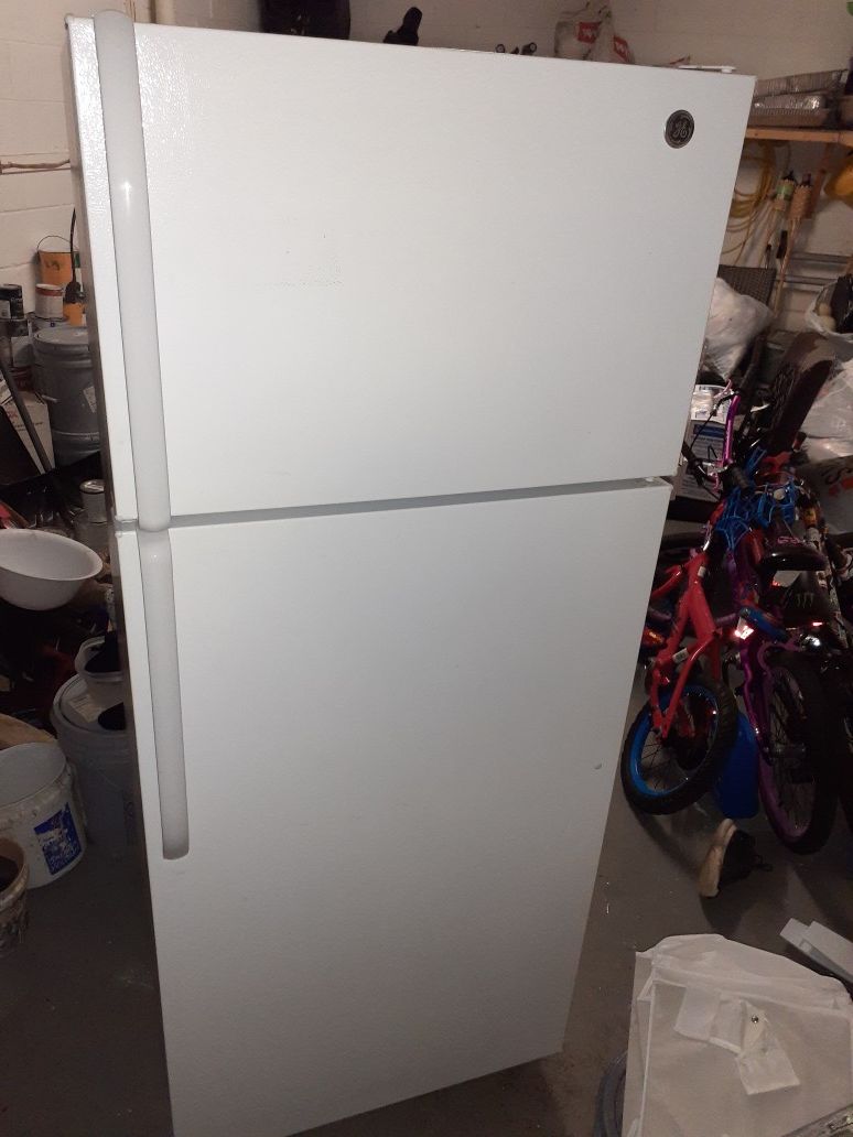 GE refrigerator like new