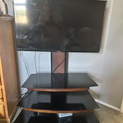 Televisión Y Centro De Entretenimiento Todo Junto Como Se Muestra En La Foto 