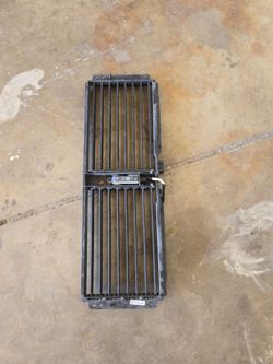 2019 TO 2024 GMC TERRAIN  CHEVROLET EQUINOX  OEM  UPPER GRILLE SHUTTER