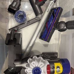 Dyson V7 