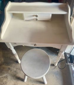 White Wooden Vanity Desk with Stool