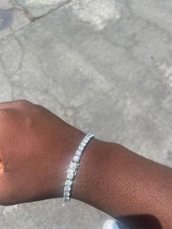 Diamond braclet.