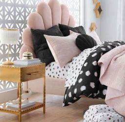 PBteen Emily & Meritt Shell Upholstered Bed -Full size