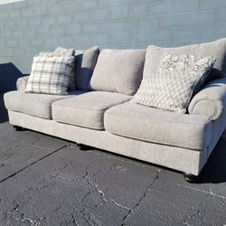 BEAUTIFUL HAVERTYS COUCH🎁😍NEW💯FLOOR MODEL❤️Black Friday Still Going😇SAVE NOW! LAST CHANCE/OBO🎁