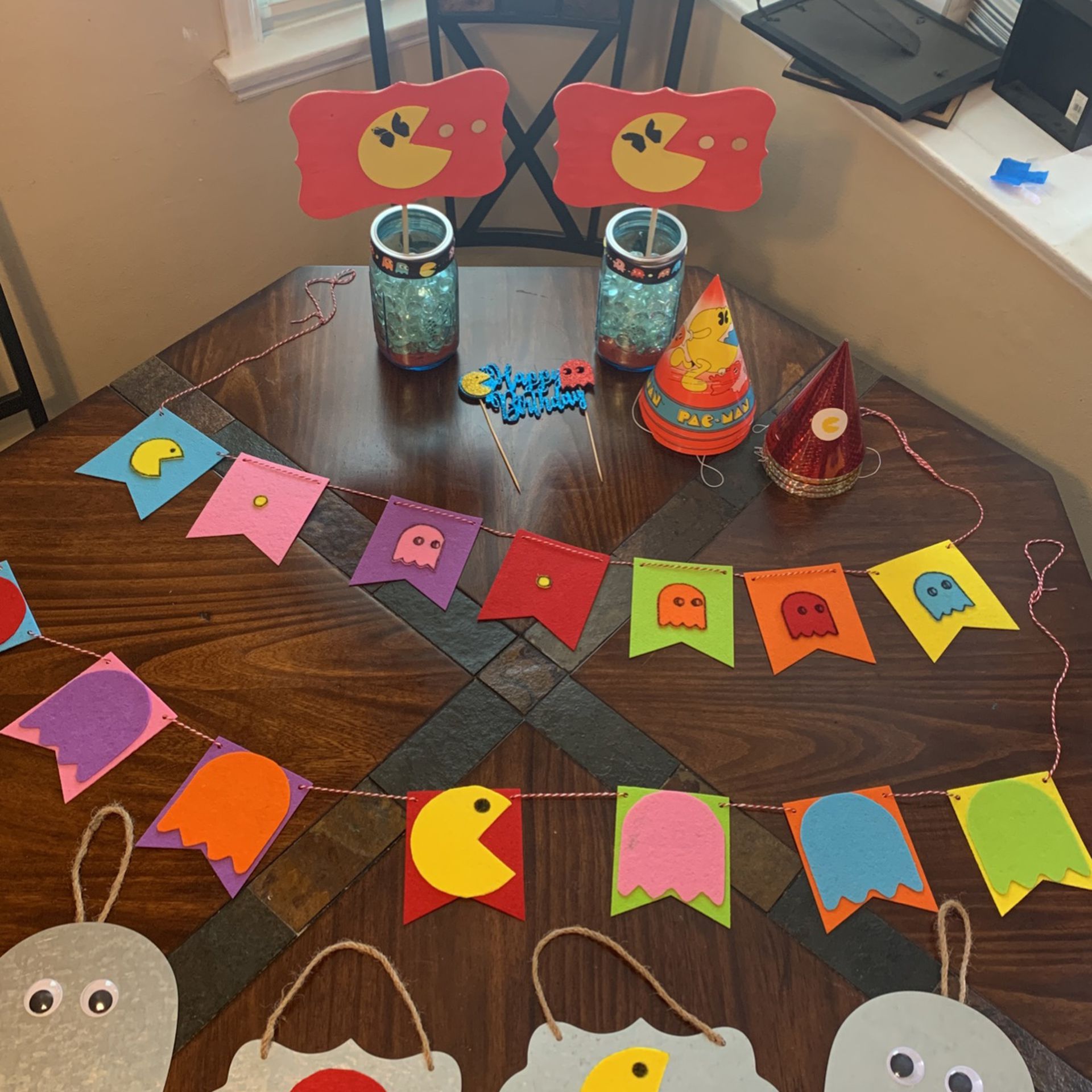 Rustic Pac-Man Party Pack Decorations 