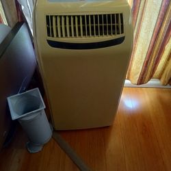 A/C PORTATIL Y ABANICO ENFRIA MUY BIEN 