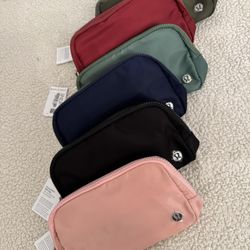 lululemon crossbody bag