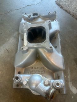Edelbrock Victor Junior 2975 small block Chevy intake manifold