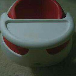 Infant seat/chair w/ removable tray! Tabletop or floor! 