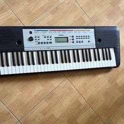 2 Electric Pianos