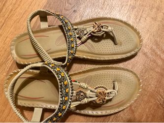Cute beaded sandals for sale 🤎