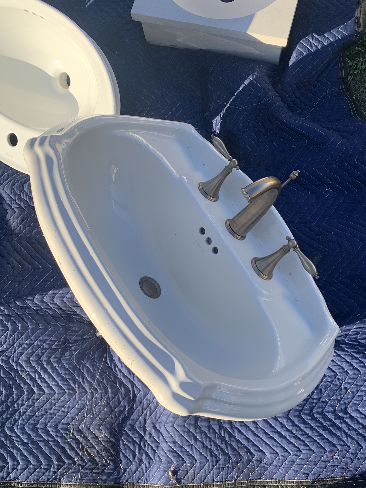 Kholer Pedestal Sink Top And Faucet 