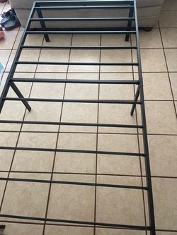 Metal bed frame