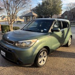 2014 Kia soul automatic 4cylinder 118k original Miles runs and drives good but needs some minor cosmetics has crack windchill on right side, few thing