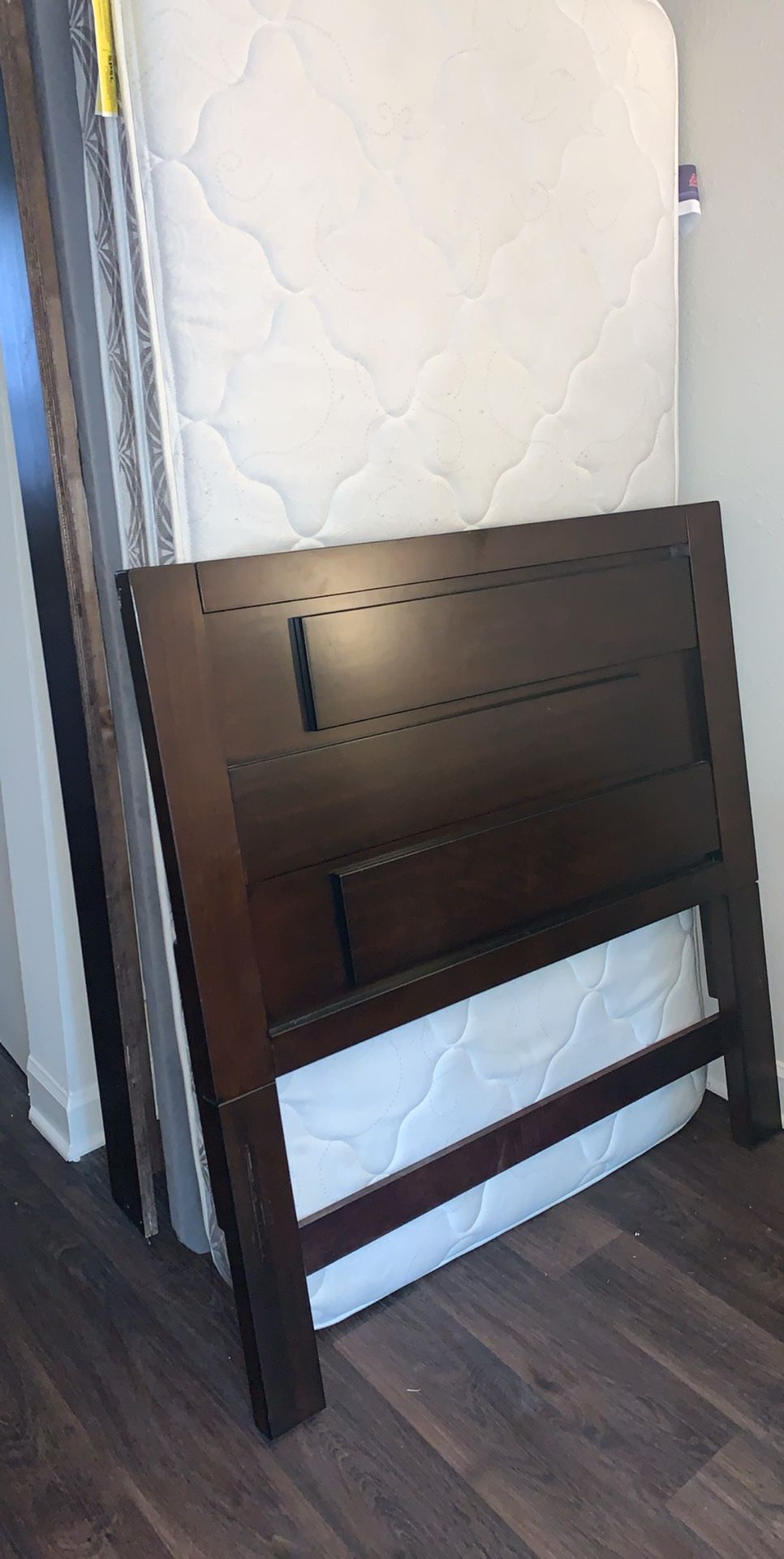 Brand New Twin Size Bedroom Set!