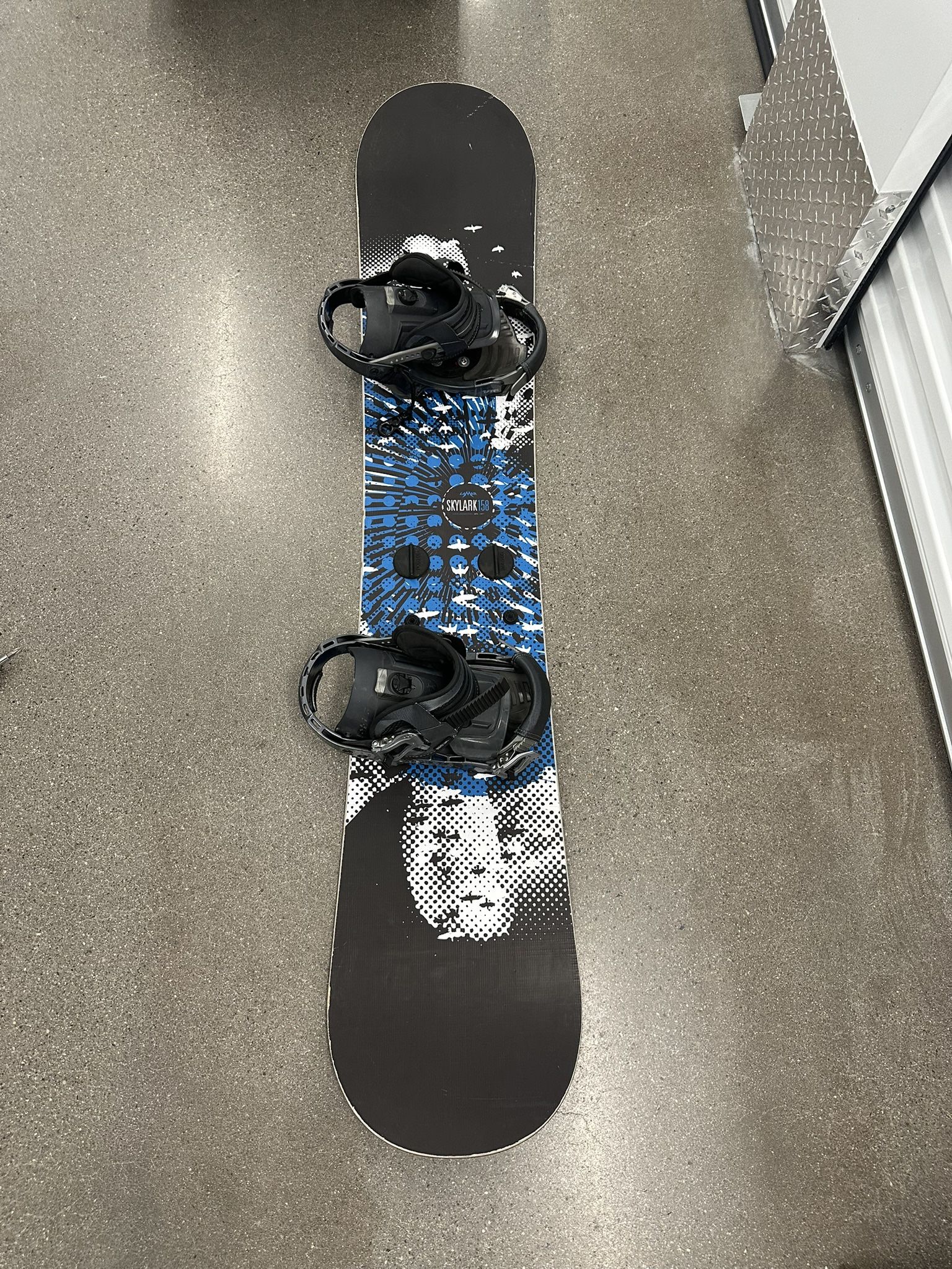 Lamar Skylark 158cm Men’s Snowboard Includes Bindings