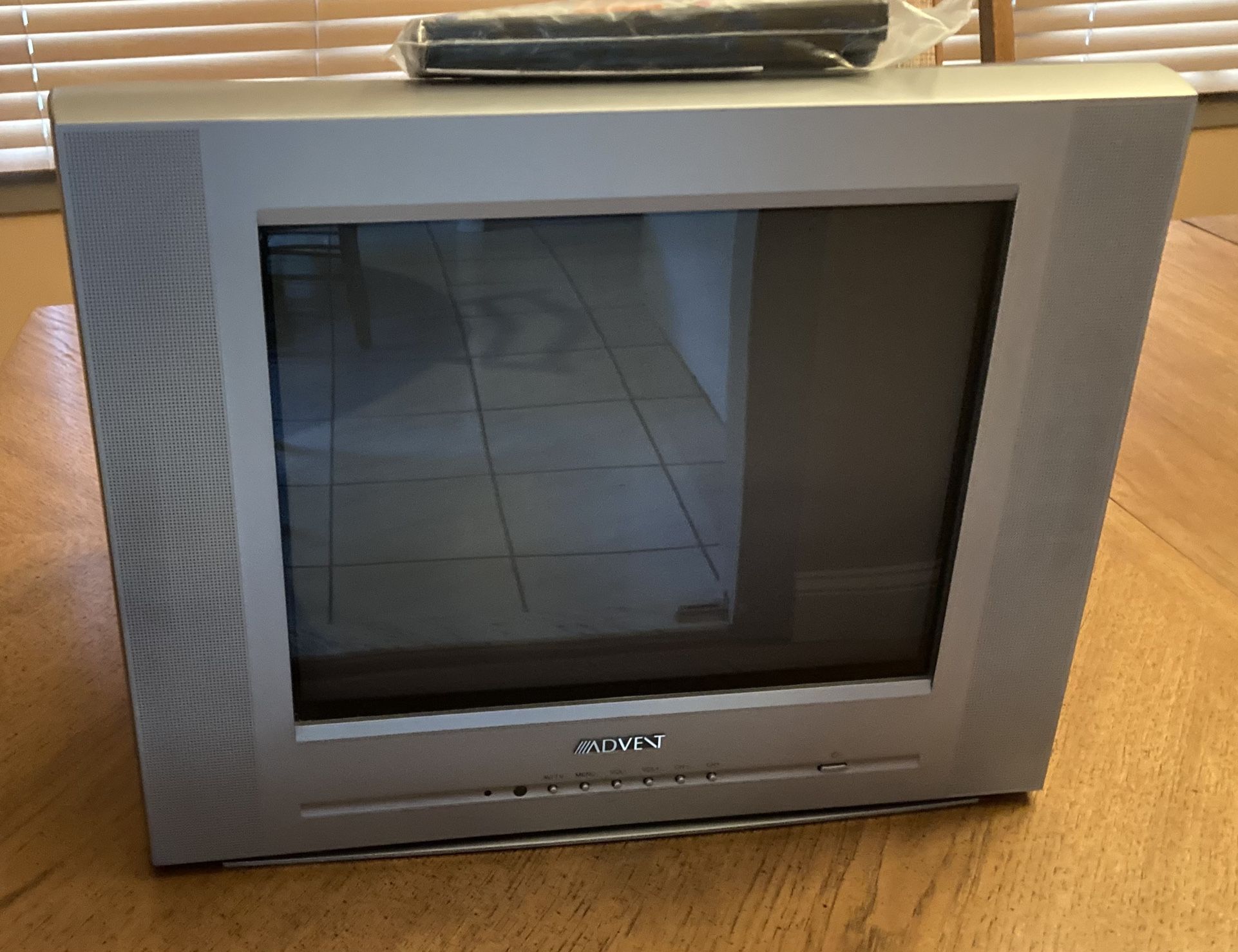Advent 13” TV