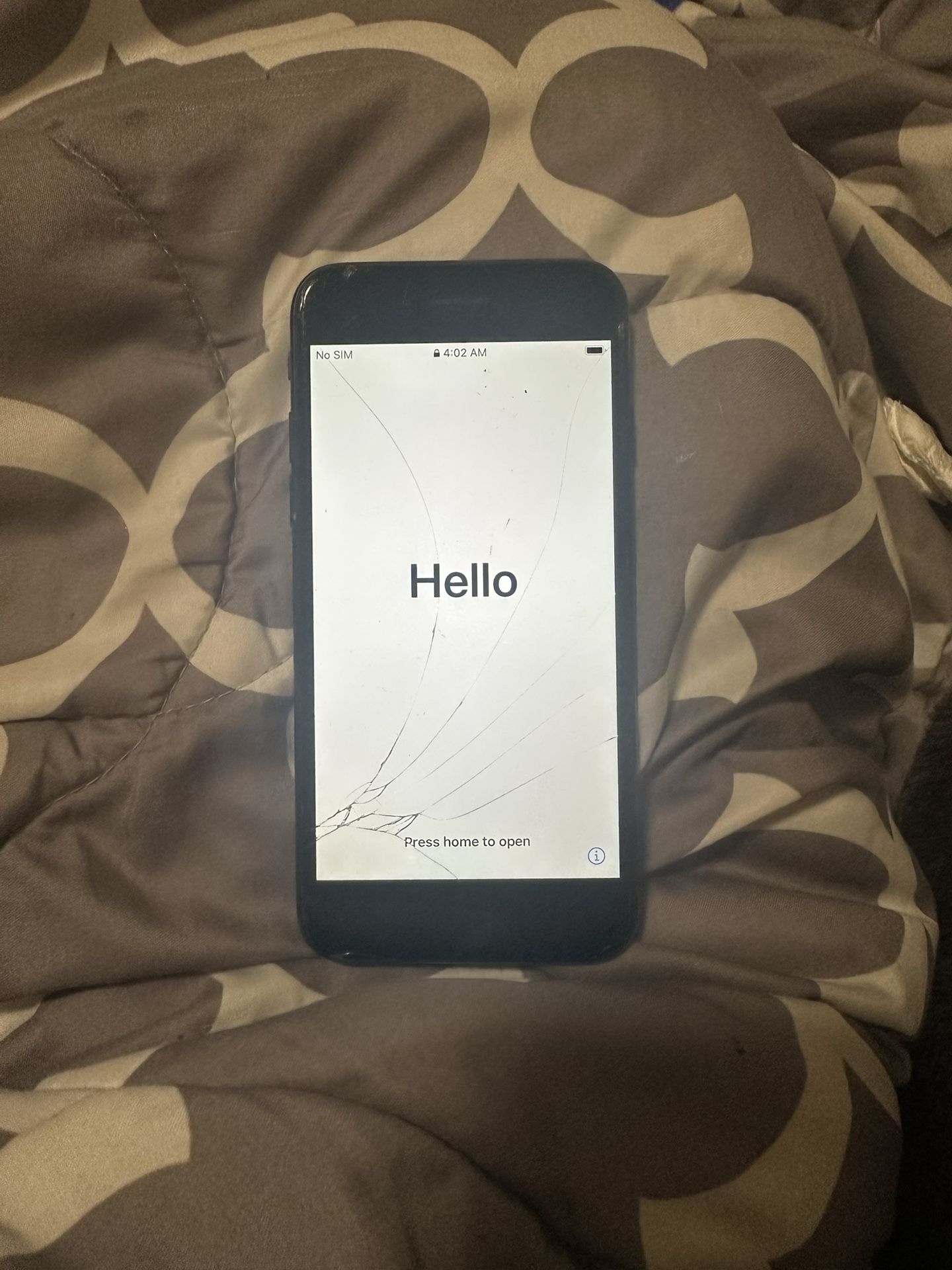iPhone 7 (screen cracked)
