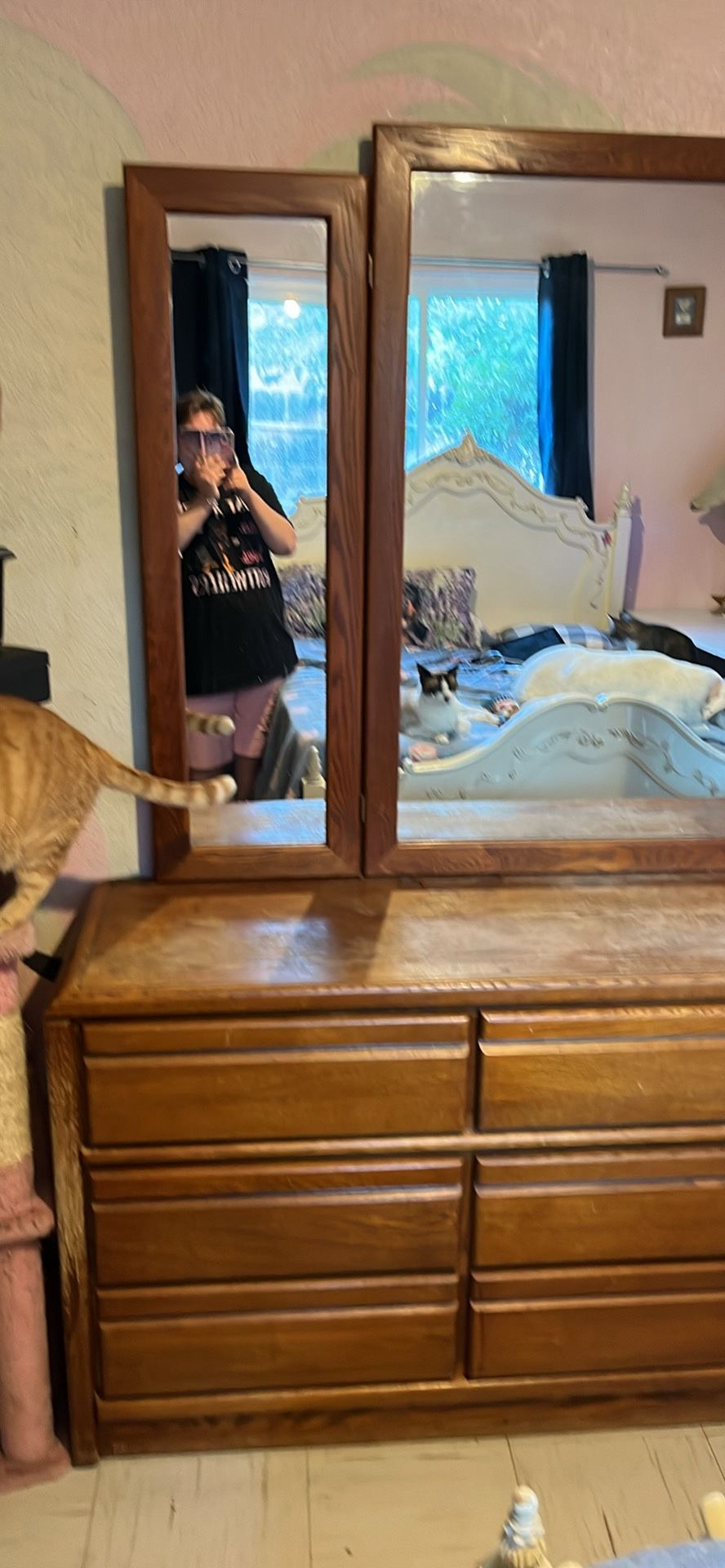 Dresser With Mirror