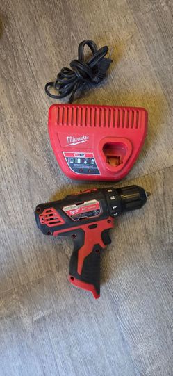 Milwaukee M12 Drill/Driver with Charger