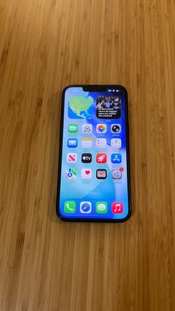 iPhone 13 Scratches on screen- Unlocked 128gb Black color