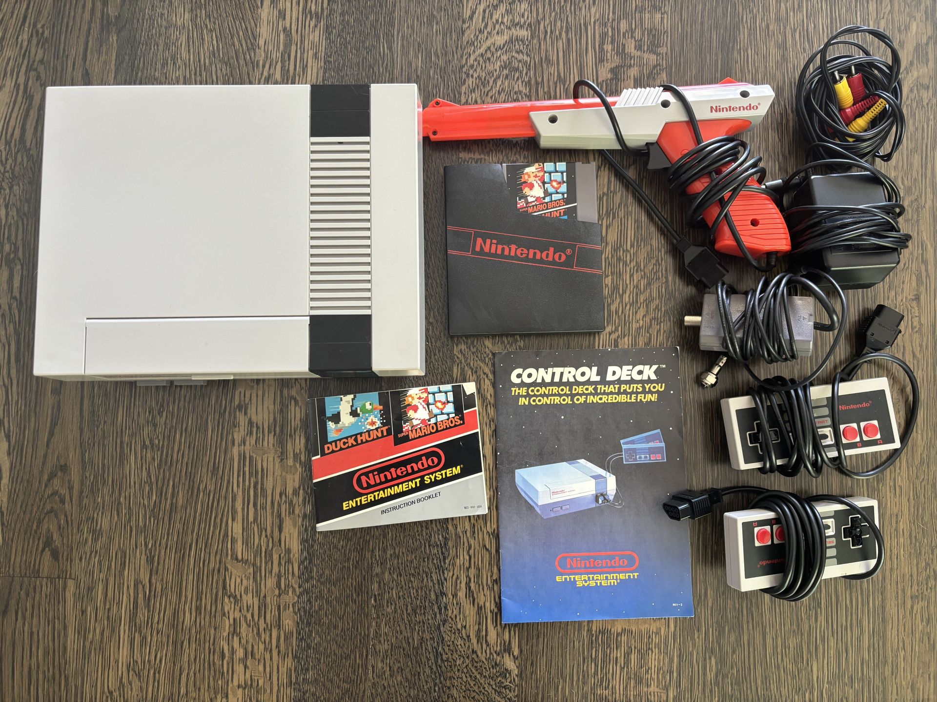 1985 Nintendo Console - Tested