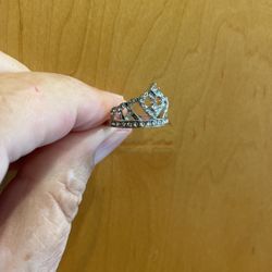 Pretty Tiara Ring With Sparkling Crystals 