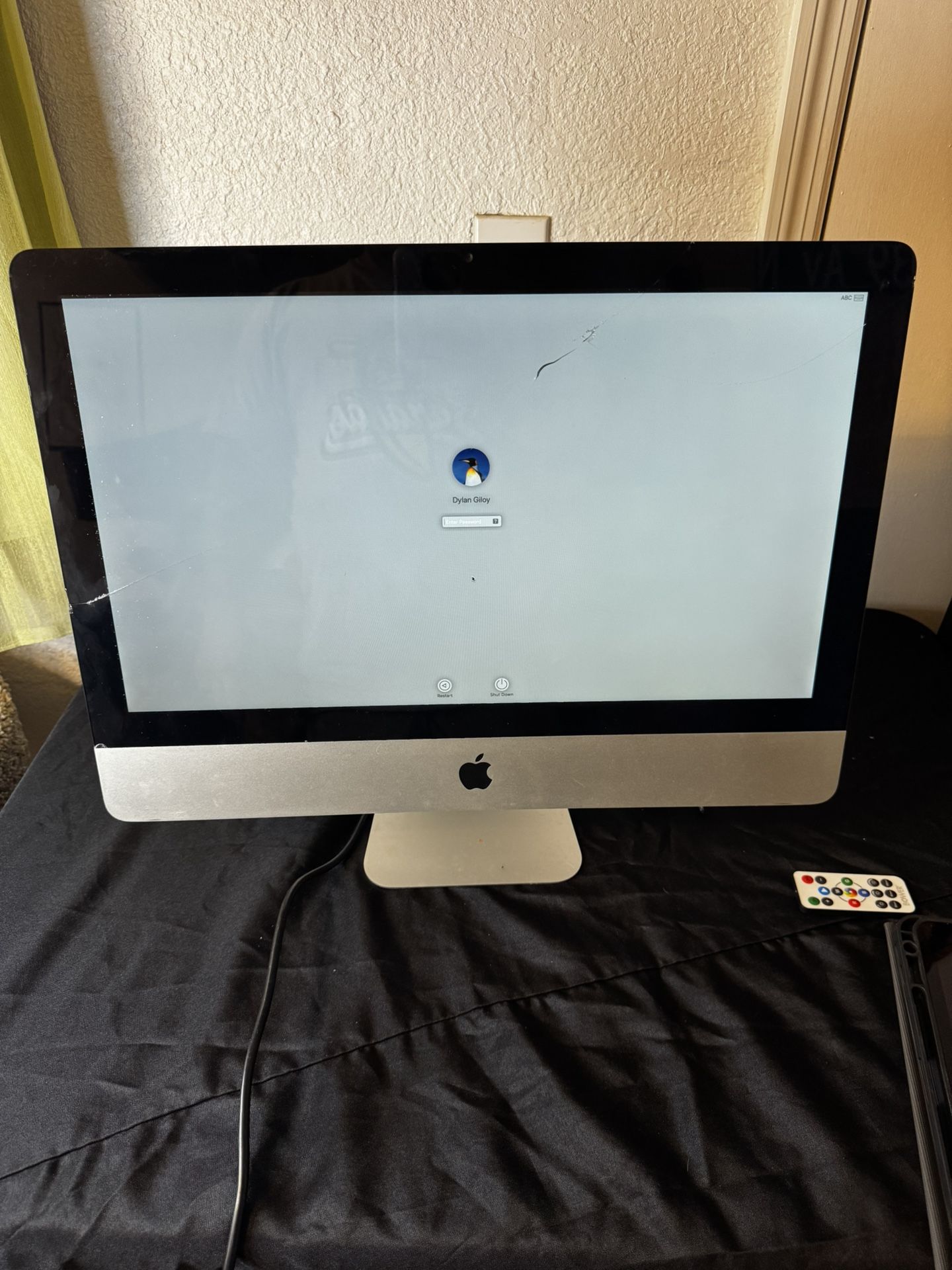 iMac 21.5-inch All-in-One Desktop Screen Cracked But Easy to Fix. Tested