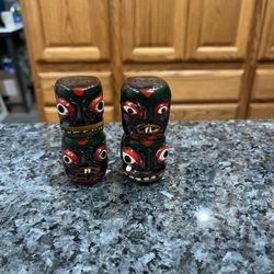Vintage Totem Poles Hand Painted Victoria Ceramic Salt and Pepper Shaker Set, made in Japan.  Preowned used normal use.  Missing 1 stopper. Size appro