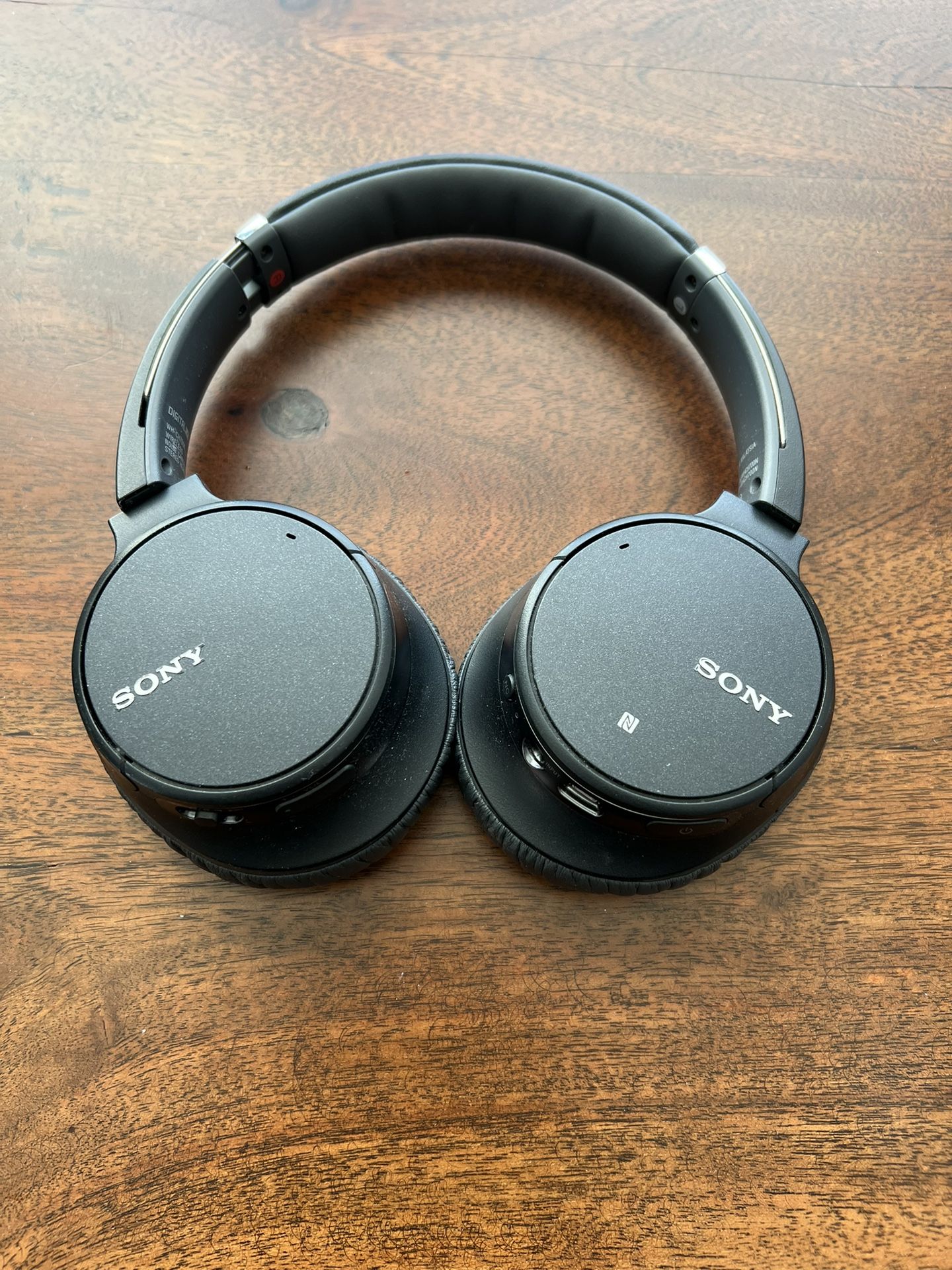 Samsung Noise Cancelling Over Ear Headphones