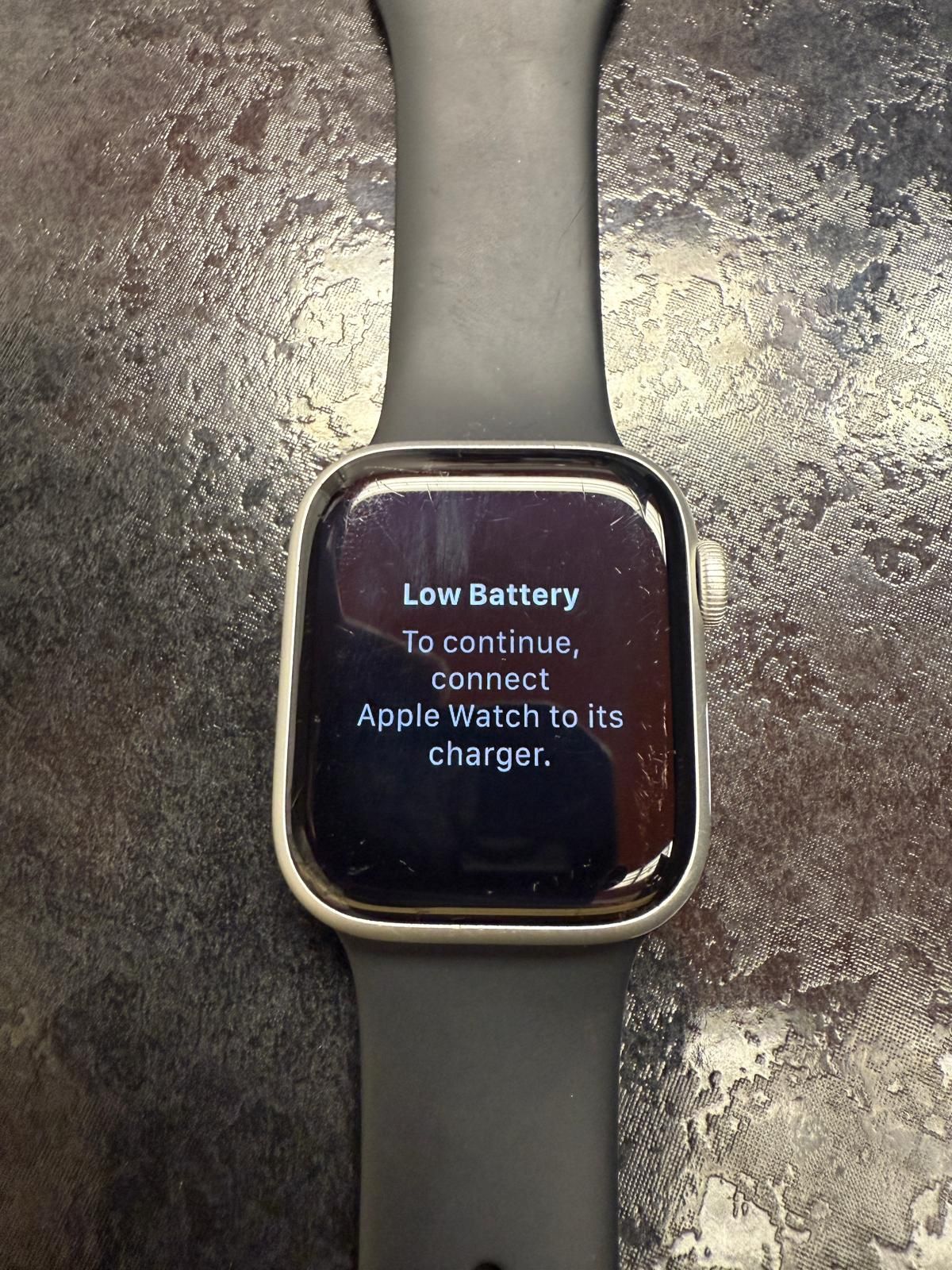 Apple Watch Series 8 41mmWith Charger 