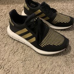 Adidas Women’s Size 7