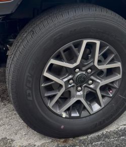 Rims and Tires 255 70R 18
