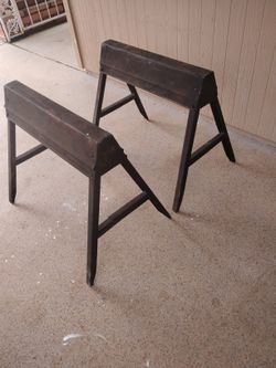 2 METAL FOLD UP SAW HORSES