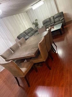 Moving sale- dining set- pick up before 8/31
