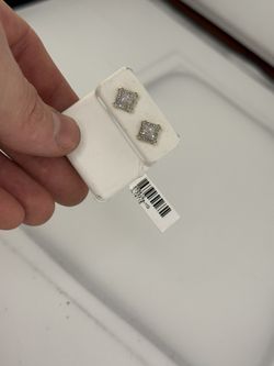 Diamond earrings Gold