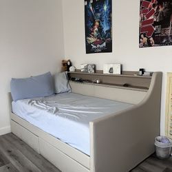 Twin Day Bed with Outlet