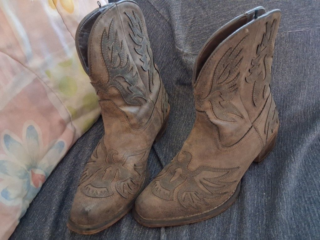 Woman's Roper Boots