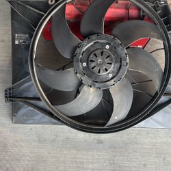 2011-13 Mercedez Benz Radiator Fan Oem 