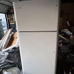 Frigidaire Refrigerator – Clean, Works Perfect – Ready to Use